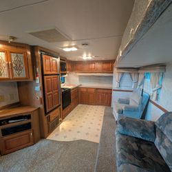 AWESOME JAYCO TRAVEL TRAILER 