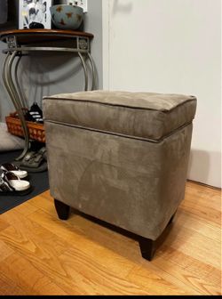 Chair/storage