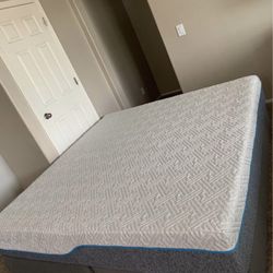 KING MEMORY FOAM MATTRESS AND FREE BOX SPRINGS 