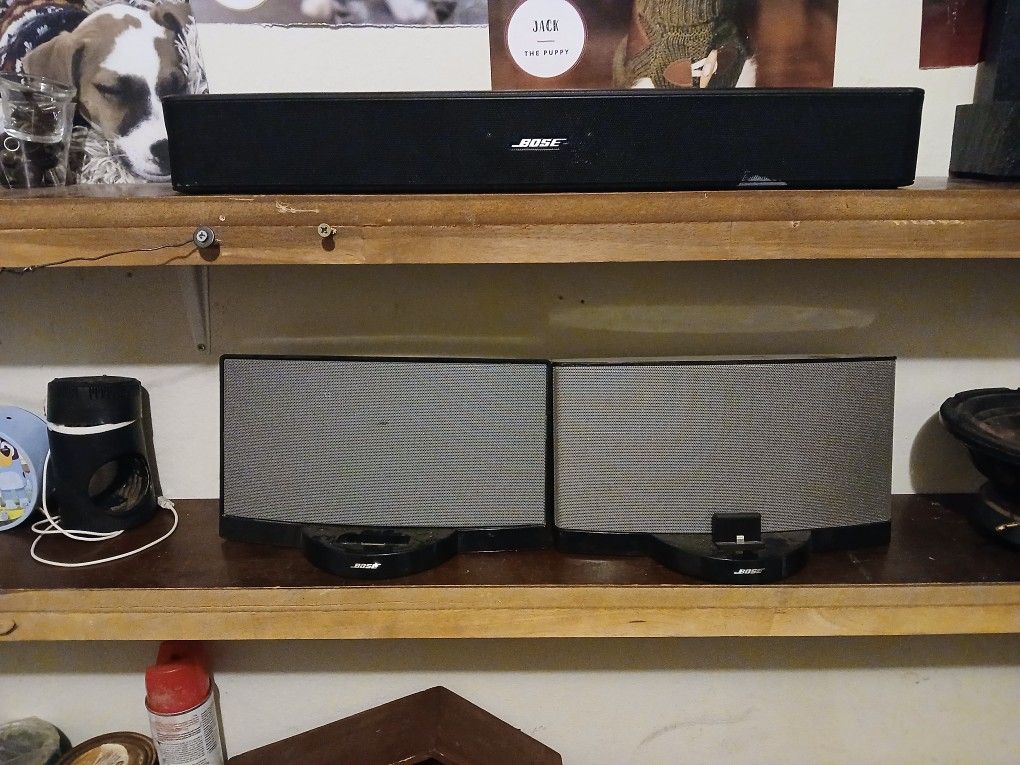 Bose Sound Bar, W/ 2 Ipod/ Stero,charging Decks Speakers..