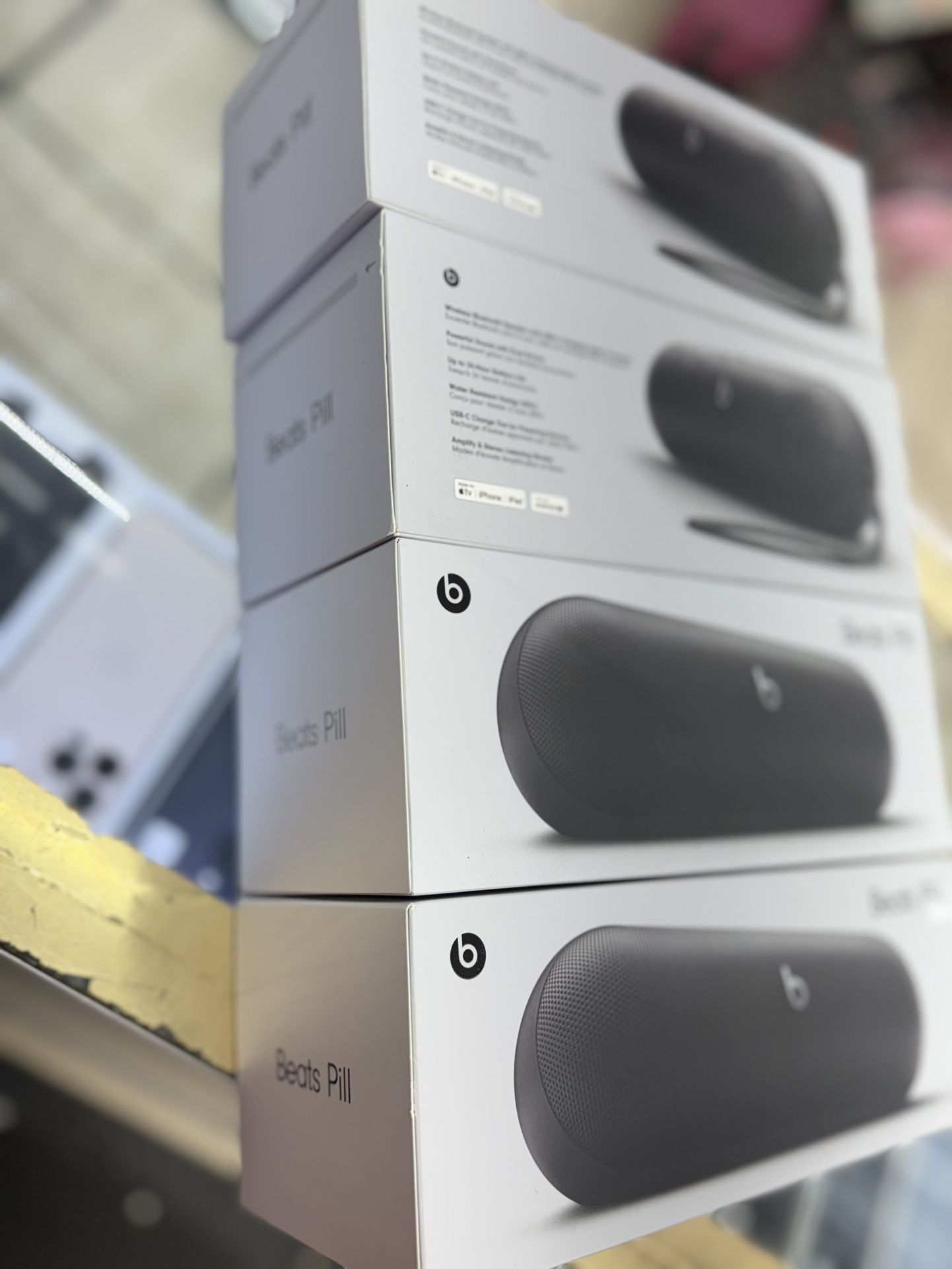 Brand New Beats Pill Wireless Bluetooth Speaker 🔈 📱⌚️🔥on Sale 🔥⌚️📱📷