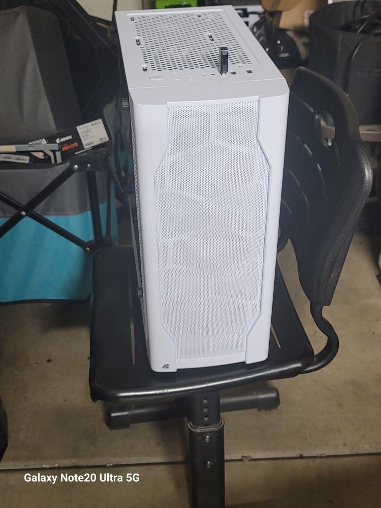 WHITE FRACTAL GAMING PC