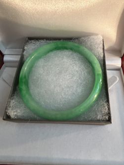 A Natural Jadeite Bangle