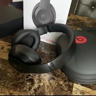 Wireless beats by Dre ...NEW!