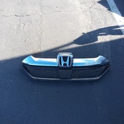 2017-2019 Honda Crv Front Grille W/emblem OEM 