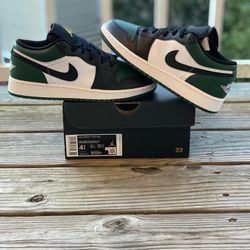 BRAND NEW JORDAN 1 LOW “GREEN TOE” FOR SALE!!! GS SIZE 4.5 $140