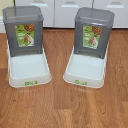 Dog Feeder Large,10 Pounds..