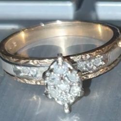 Gold diamond ring