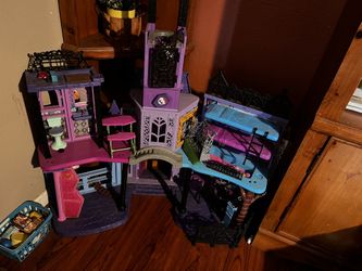 Monster High Haunted High School Doll House