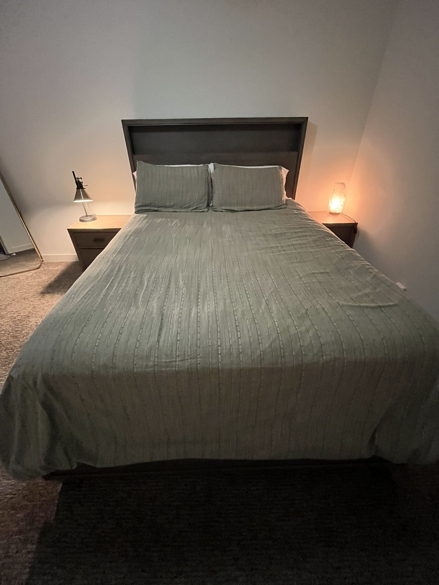 Modern Queen Bedroom Set 