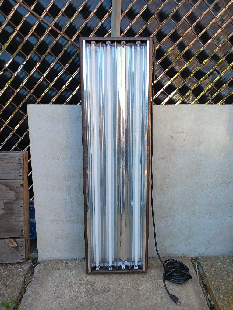 Hydrofarm Growing Light