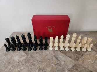 Vintage Staunton Varsity Chess Set