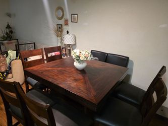 Beautiful Dark Wood Extendable Dining Table with 8 Chairs