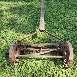 Mid West Antique Lawnmower 