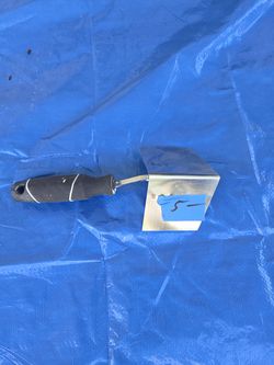 Corner mud knife