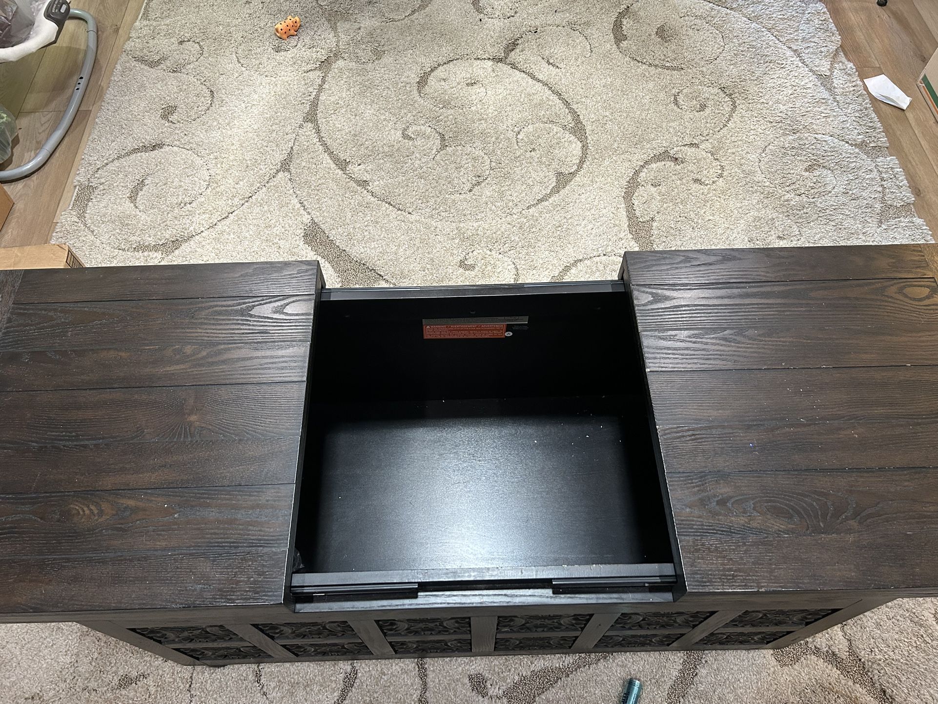Coffee Table W Storage