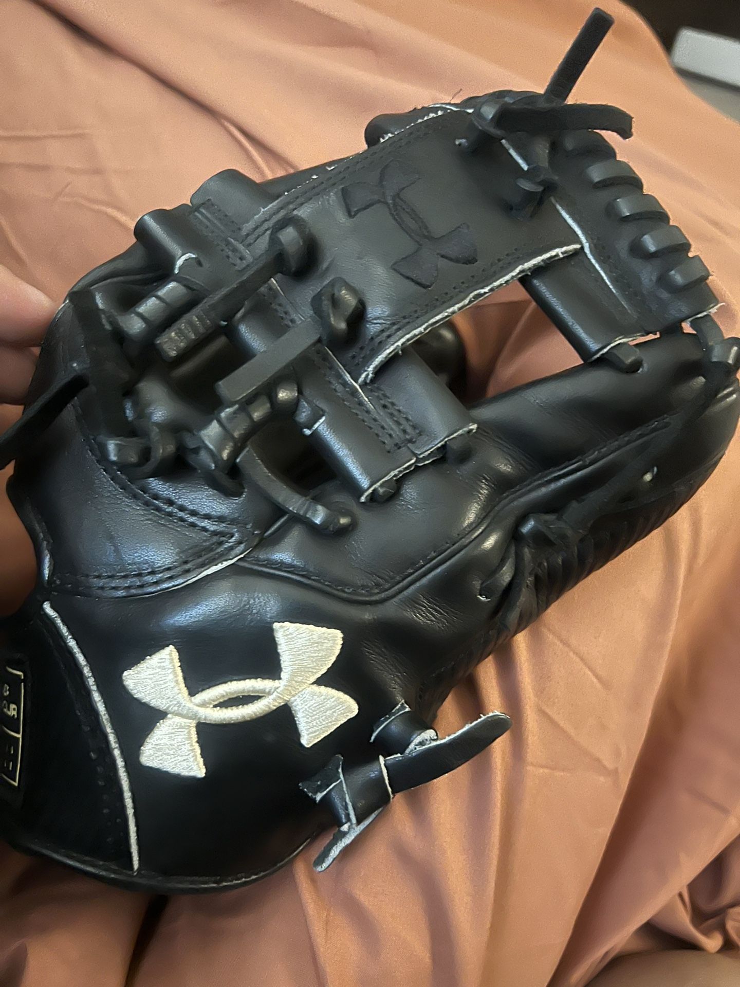 Under Armour Baseball Glove