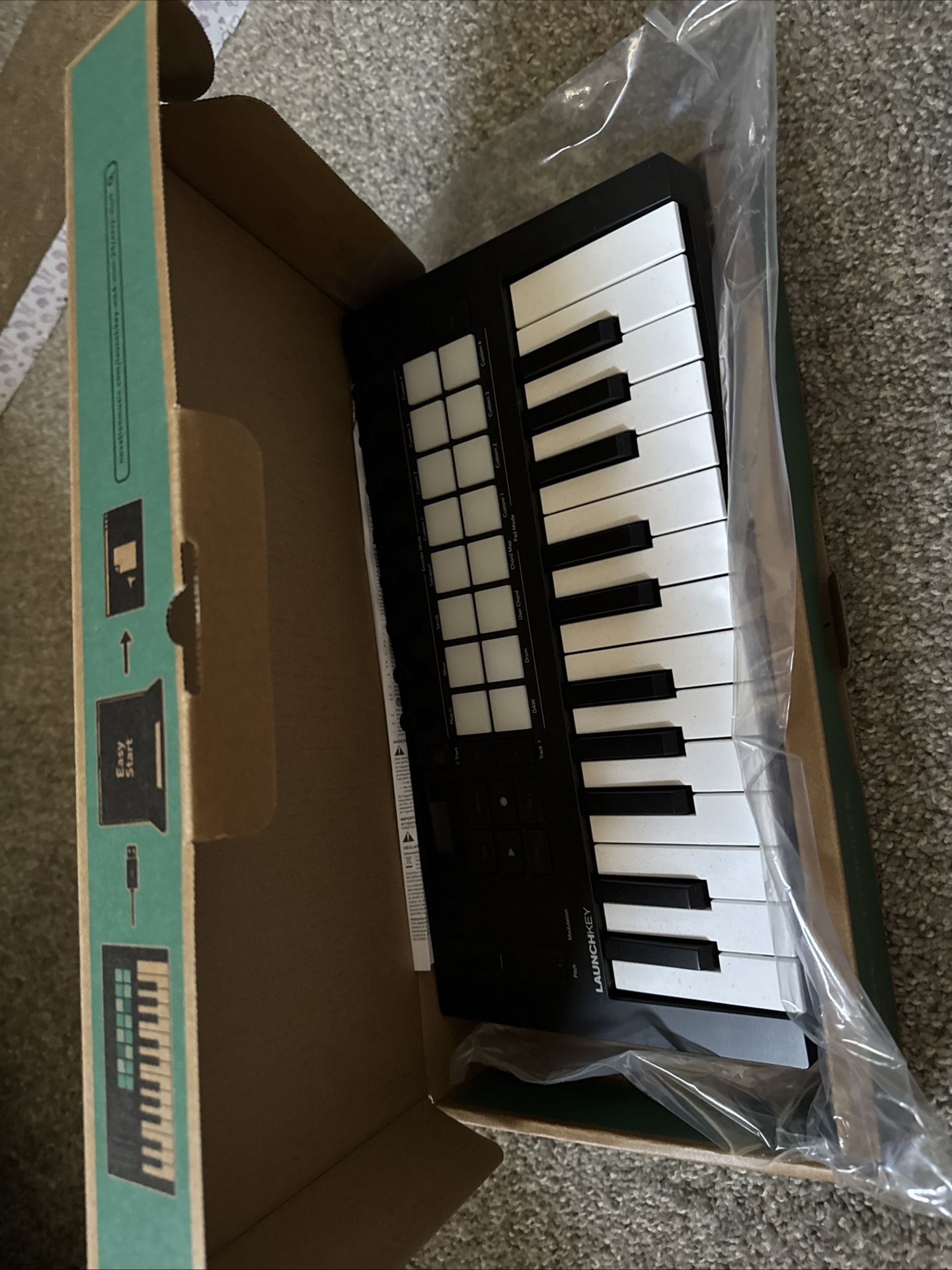 Novation Launchkey Mini 25 MK4 25-key Keyboard Controller