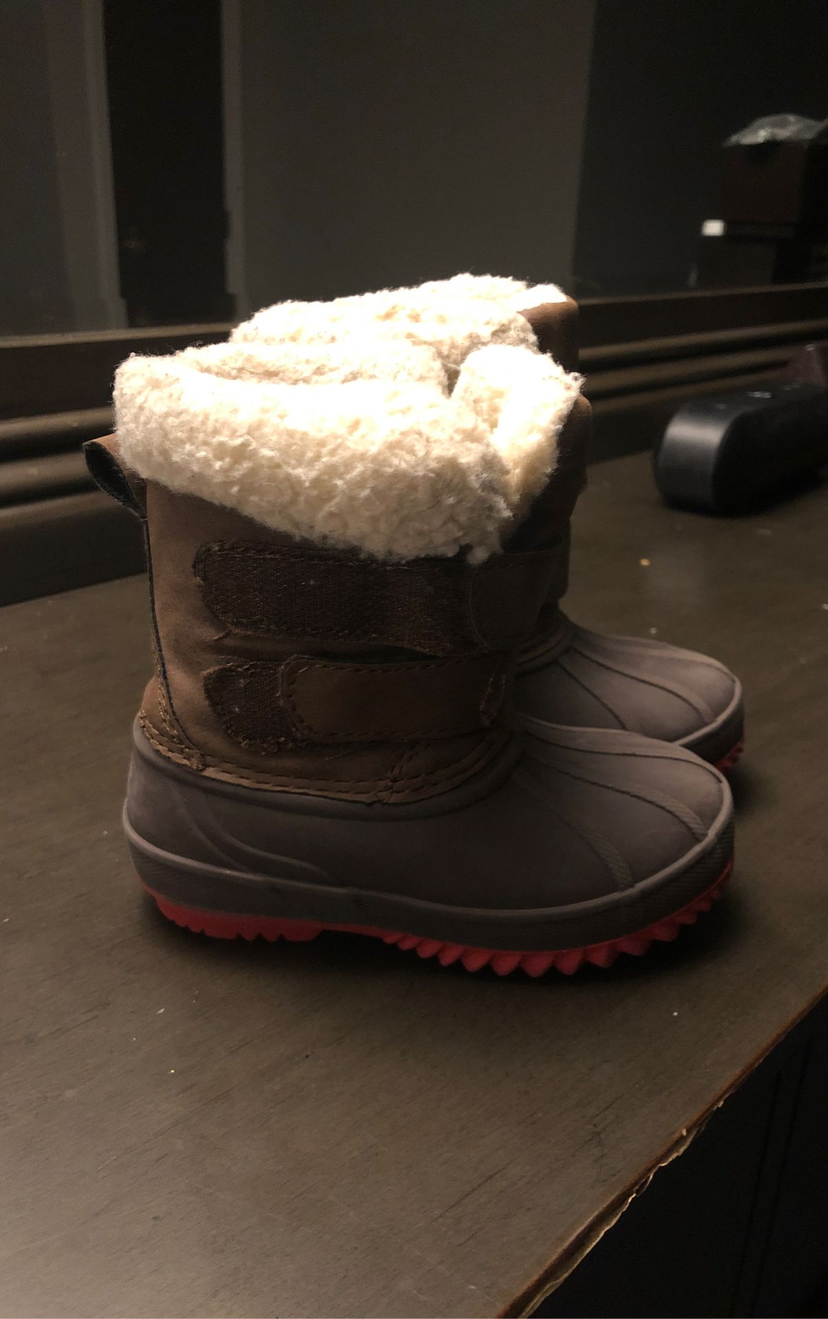 Toddler snow boots size 5 only wore them once