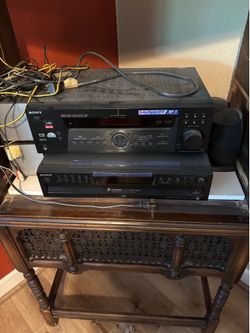 Receiver and 5 cd player plus two speakers 25$