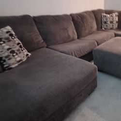 Grey Plush Sectional w/Ottoman 