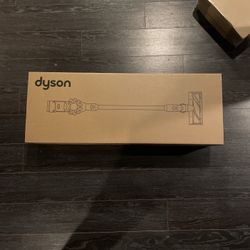 	 Dyson V8 Cordless Stick Vacuum in Silver/Nickel