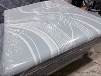 SALE ✨King mattress LuxeAdapt medium hybrid