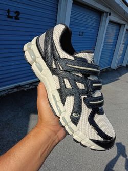 Asics size 10.5v