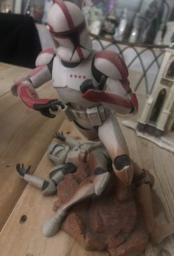 Don’t miss out Fine Star Wars Statue