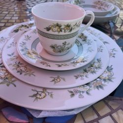 Royal Doulton England Fine China Set 1974