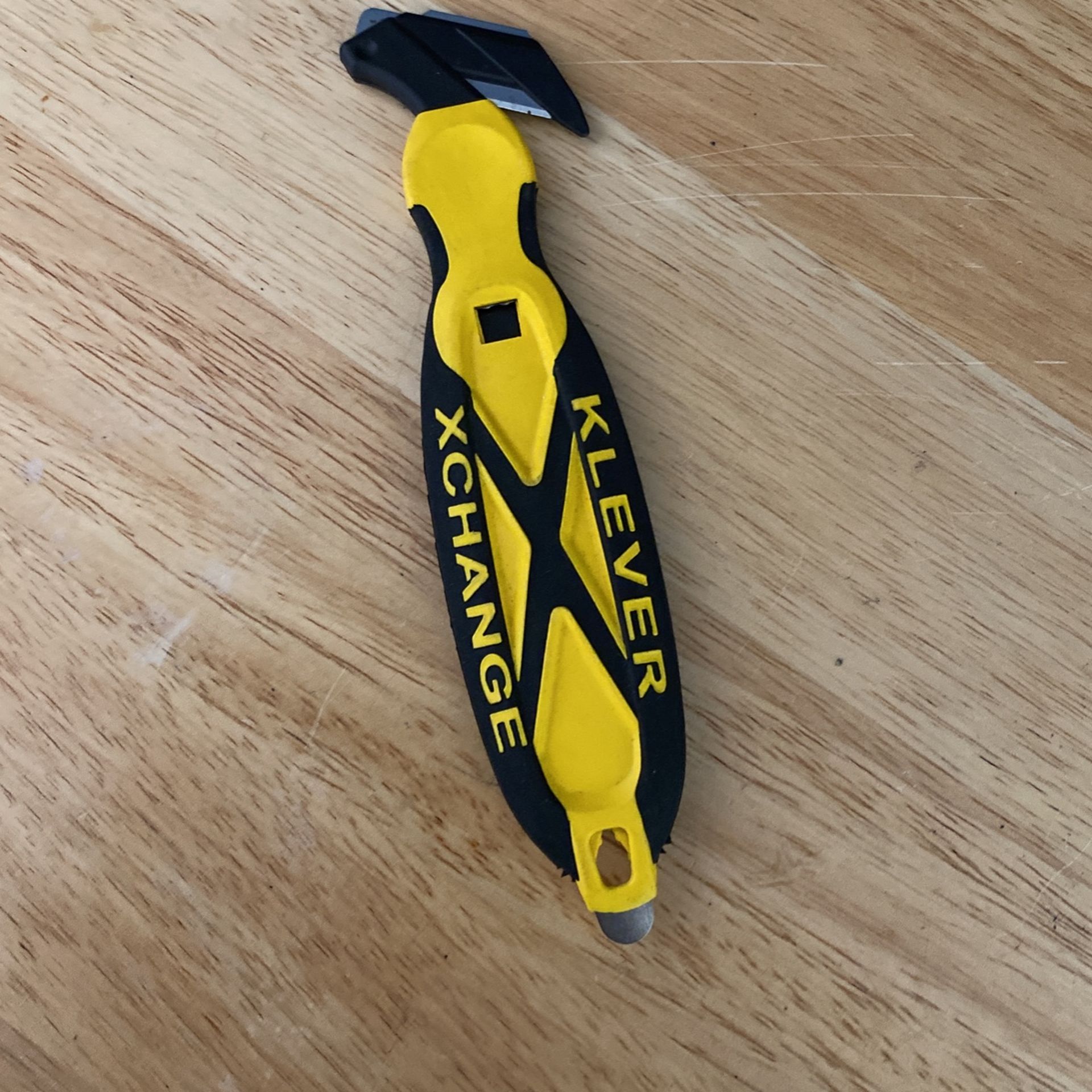 Klever XChange-Single Sided Safety Cutter, Easily Cuts and Opens Boxes.