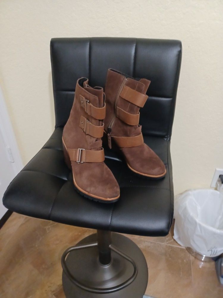 Sorel Woman Suede Buckle Wedge