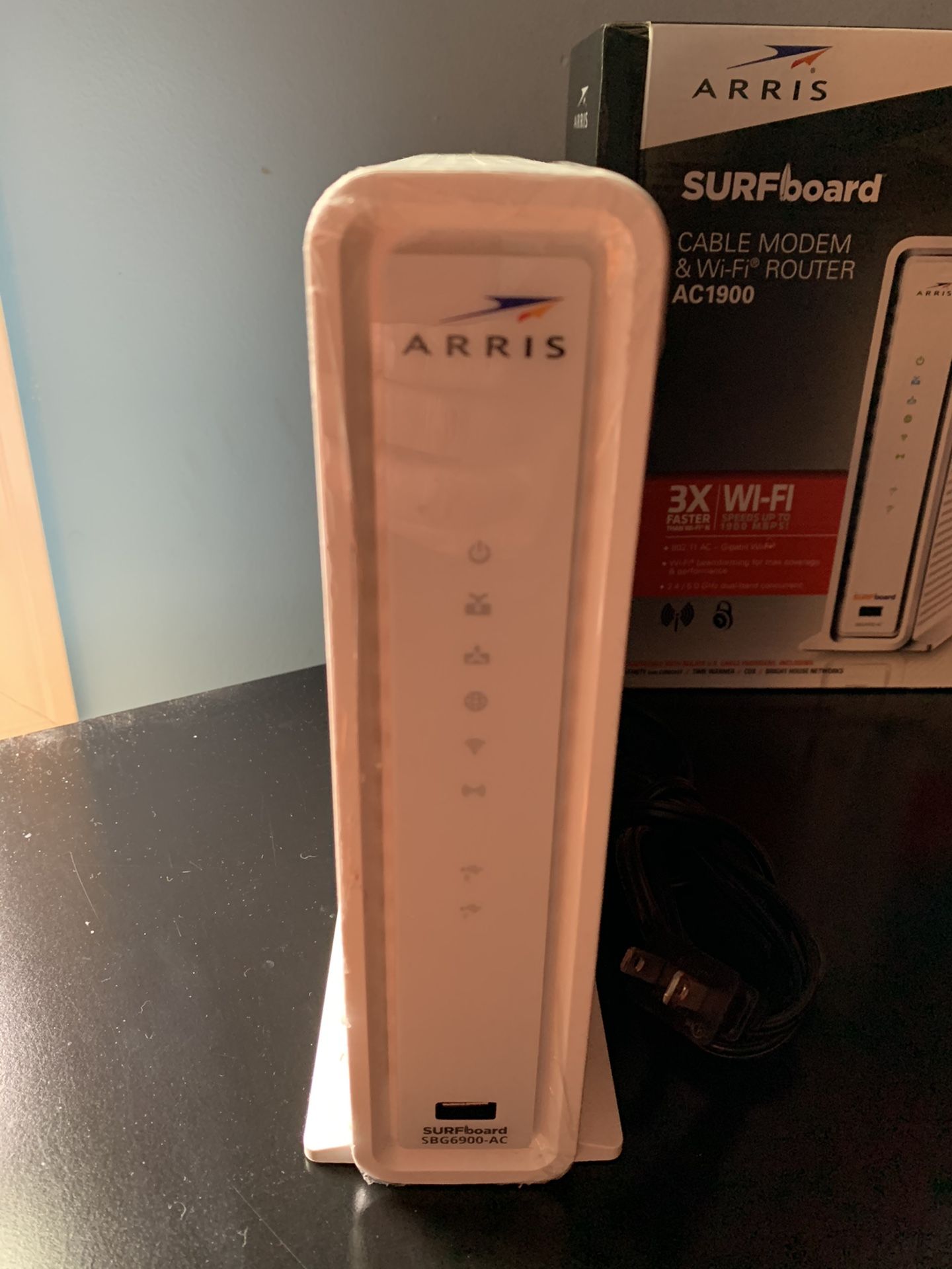 Arris Surfboard Cable Modem & WiFi Router SBG6900 AC1900