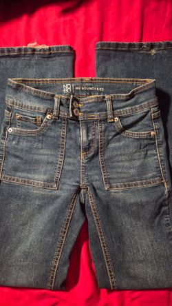 No boundaries mid rise flared jeans, size 1