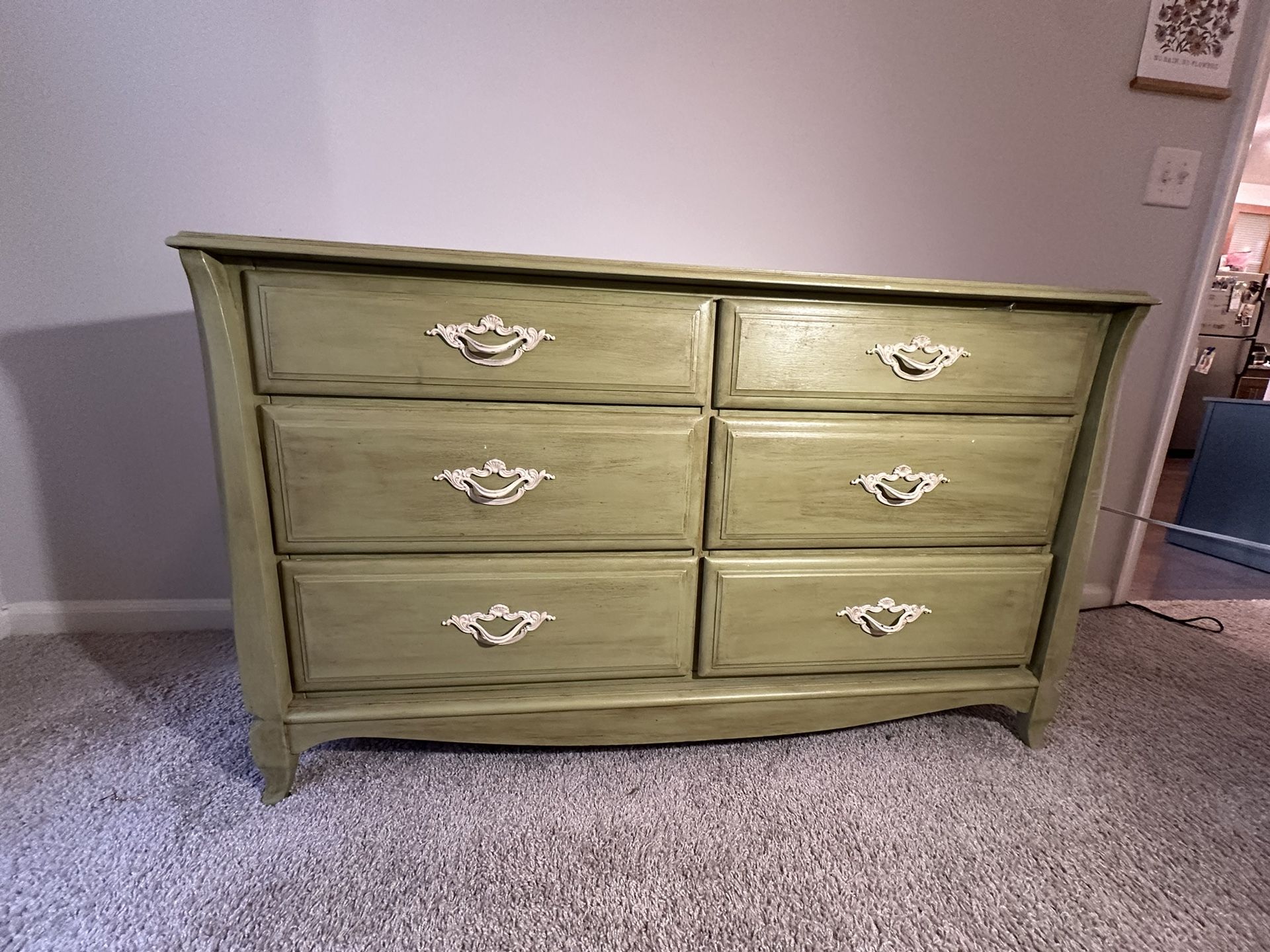 MOVING SALE - Sturdy Vintage Style Dresser – 6 Drawers
