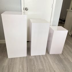 Modern White Pedestal Stands – Set of 3 – Excellent Condition 