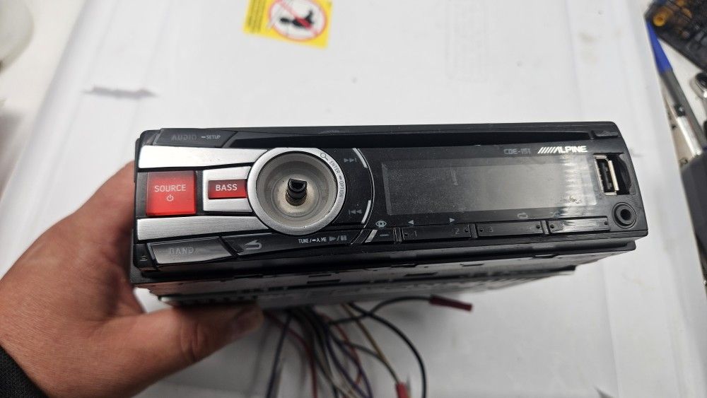 Alpine CDE-151 Car Stereo CD Player MP3 WMA AM FM Radio Aux USB 50 Watts x 4 Ch