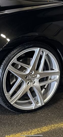 22” Lexani Rim & Tires