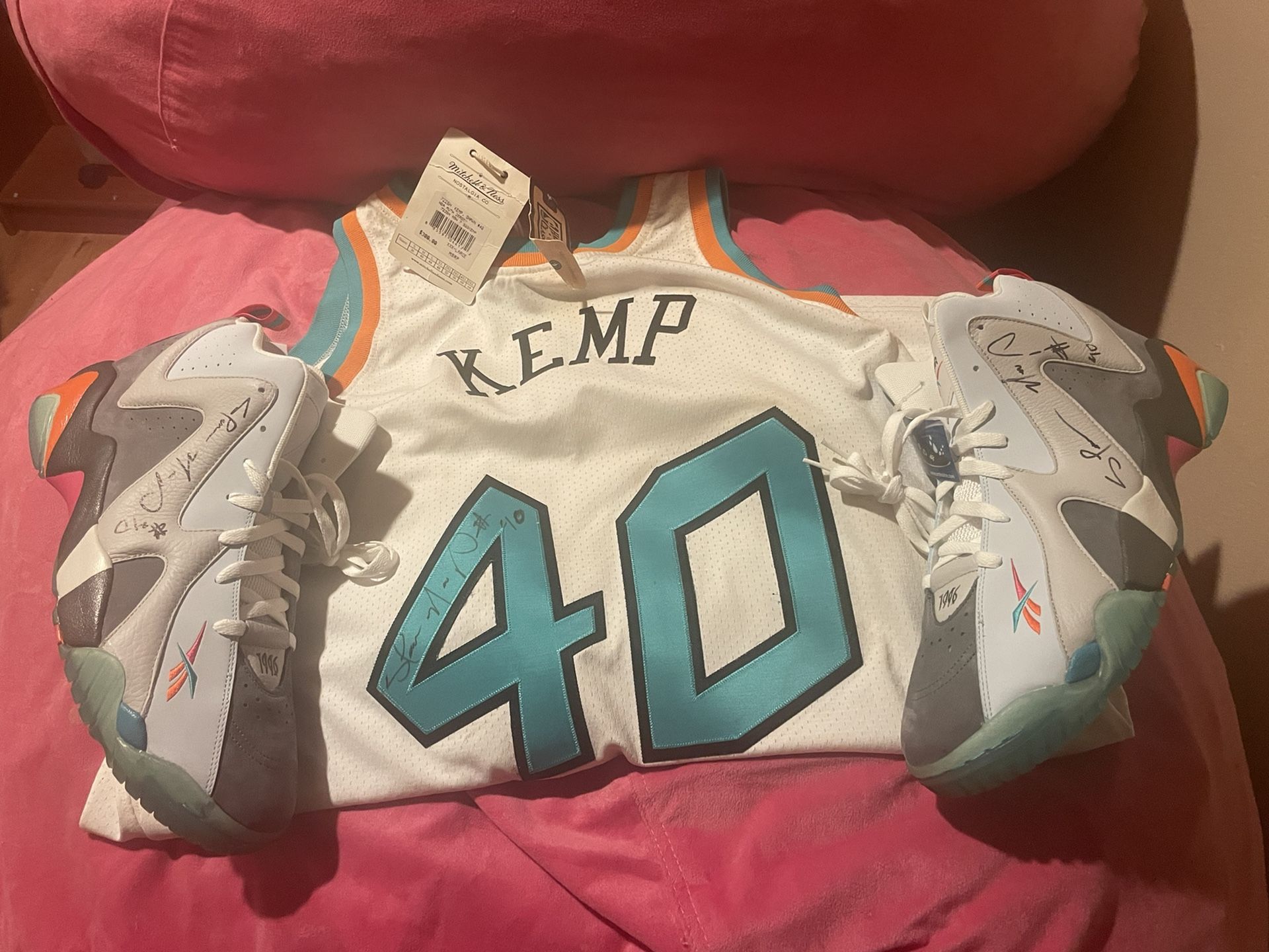Autographed Shawn Kemp Merch