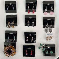 Assorted Fashion Jewelry Earrings/Brooches