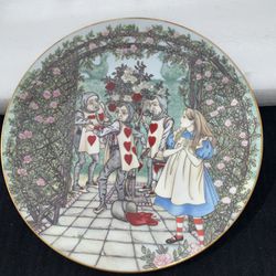 Alice Au Pays Des Merveilles De Sandy Nightingale  Alice Et Les Roses Plate 
