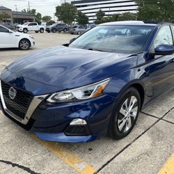 2020 Nissan Altima, Tiene 81 Mil Millas,en Excelente Condiciones 