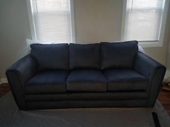 Couch (4 cushions)