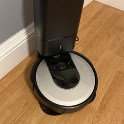 Roomba i6 w/ Self Emptying Dock