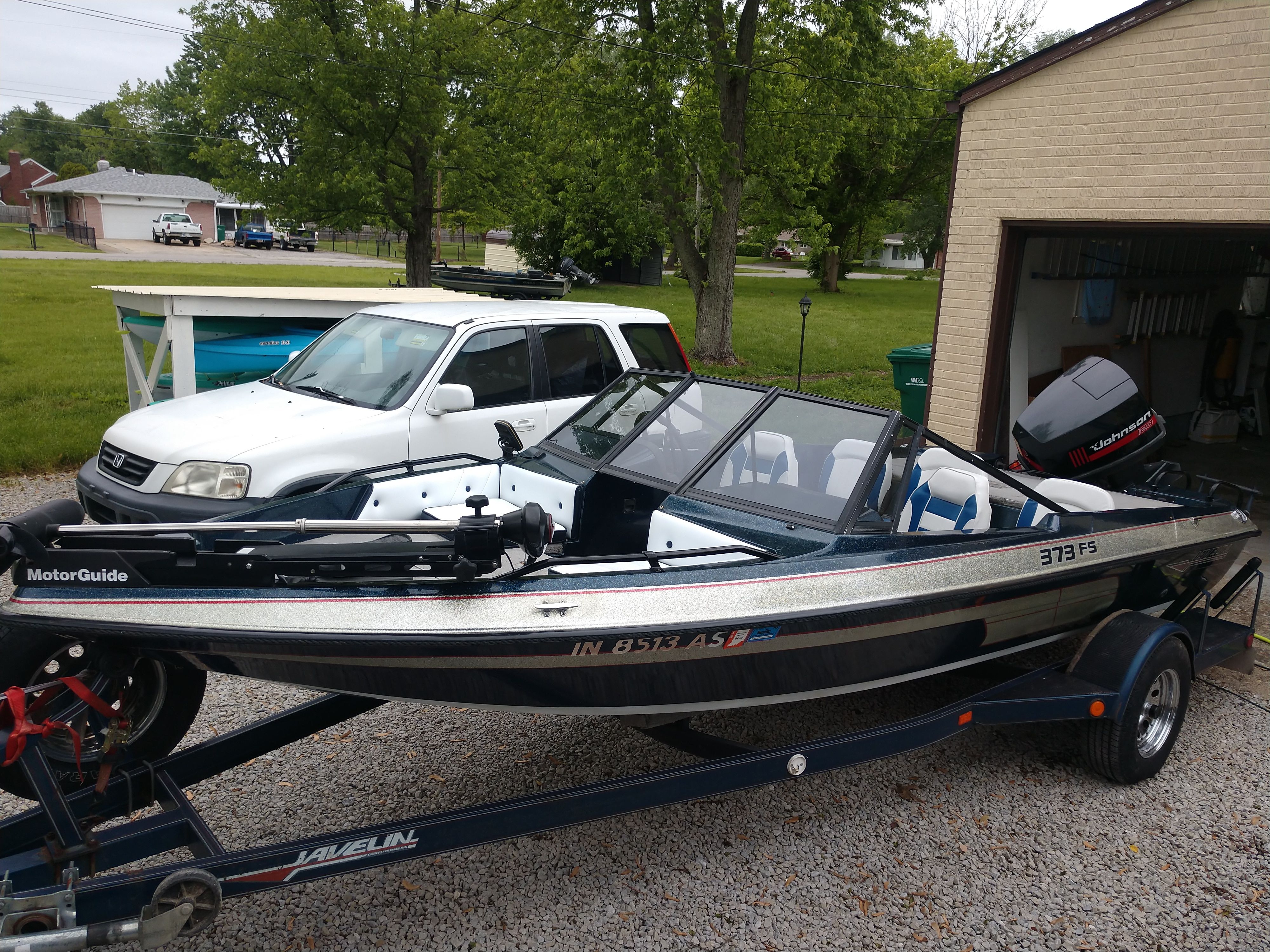 Nice Fish and ski Bass boat!