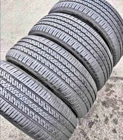 235 50 20 Bridgestone tires Con 80% de Vida Las 4