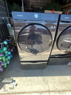 Samsung Front-Load Washer & Gas Dryer Set - with Pedestals!