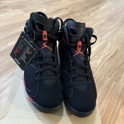 Jordan 6 - Size 8.5