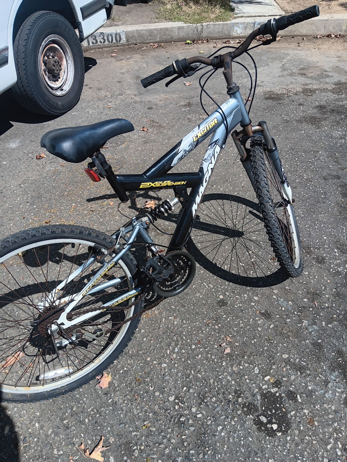 !! Adult Bicycle MAGNA Size 26 in Wheels in good condition