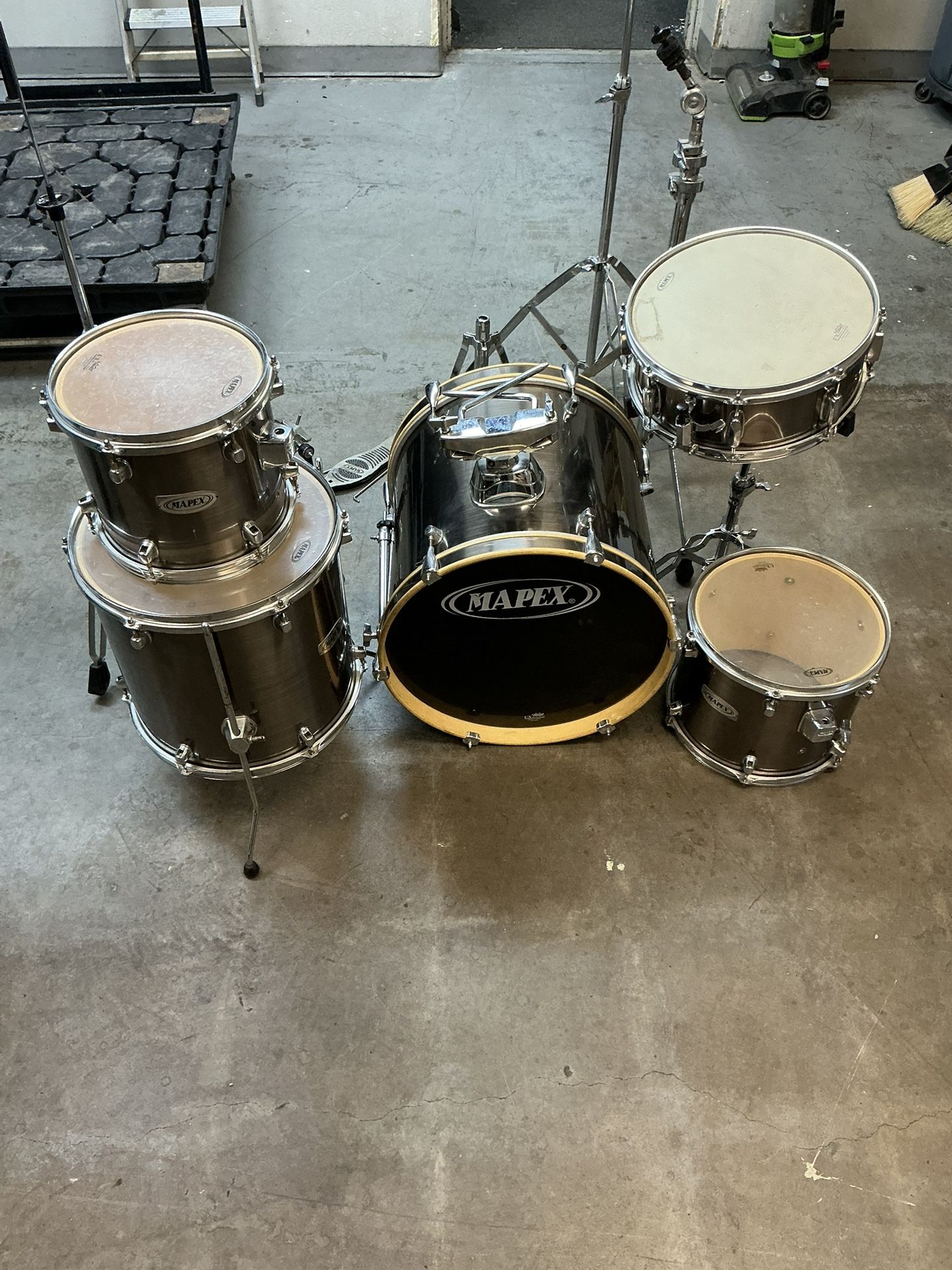 Mapex Drum Set. With Stands. No Cymbals